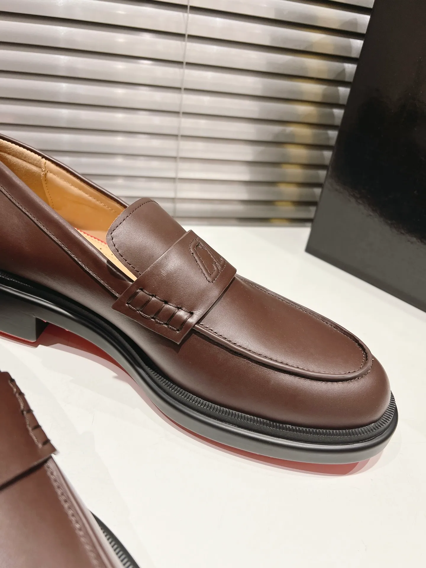 👟👟Ex-factory price 760👟👟 ╔Tire bottom Loaf🆑Black cowhide╗ ·Top version customization·2024𝐬𝐬 𝑪𝒉𝒓𝒊𝒔𝒕𝒊𝒂𝒏 𝑳𝒐𝒖𝒃𝒐𝒖𝒕𝒊𝒏 ▪️No matter the last shape, fabric, diamonds, nails, lining, outsole, they are as close as possible to ZP... ▪️The original sole is specially provided by the original factory ▪️The lining is imported water-dyed cowhide ▪️The private customization time is about 3-7 days —————— Size: Men's 39M-46M